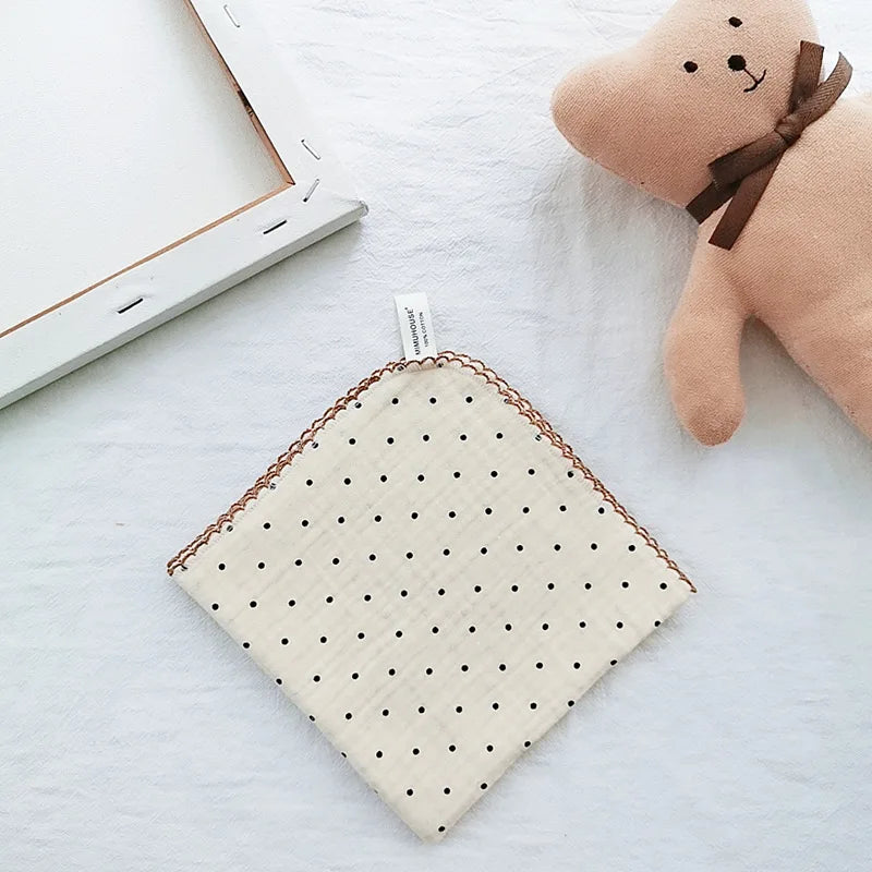 Serviette bébé en coton doux et bavoir en mousseline