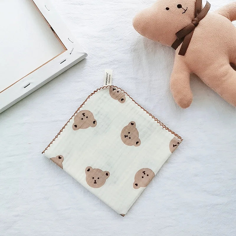 Serviette bébé en coton doux et bavoir en mousseline