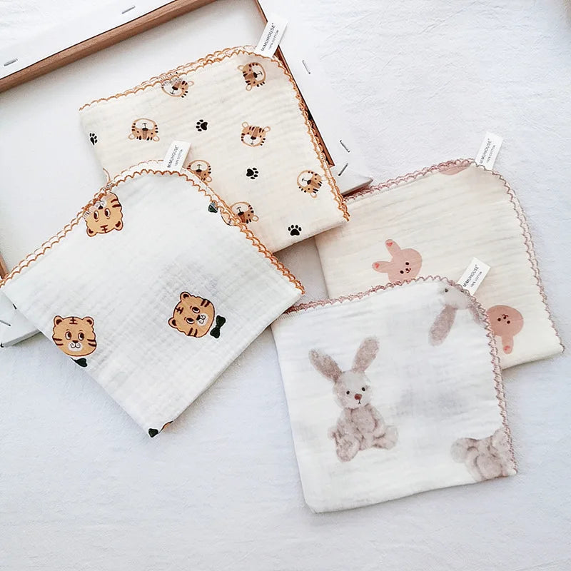 Serviette bébé en coton doux et bavoir en mousseline