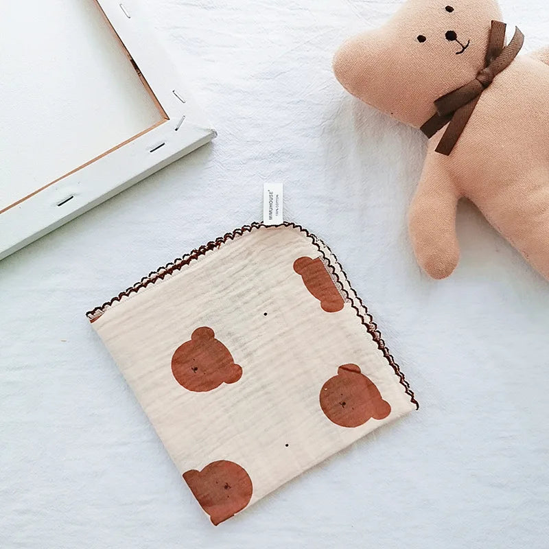 Serviette bébé en coton doux et bavoir en mousseline
