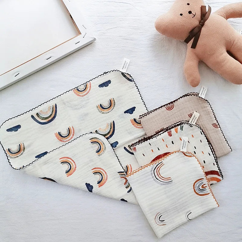 Serviette bébé en coton doux et bavoir en mousseline