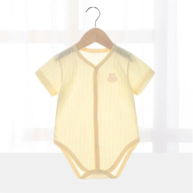 Summer baby bodysuit with short sleeves