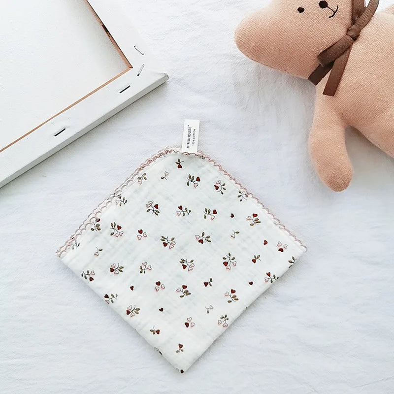 Serviette bébé en coton doux et bavoir en mousseline