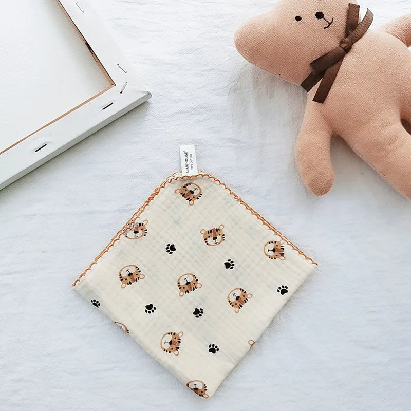 Serviette bébé en coton doux et bavoir en mousseline