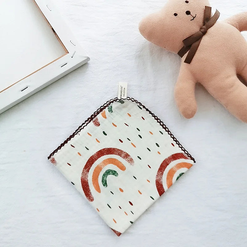 Serviette bébé en coton doux et bavoir en mousseline