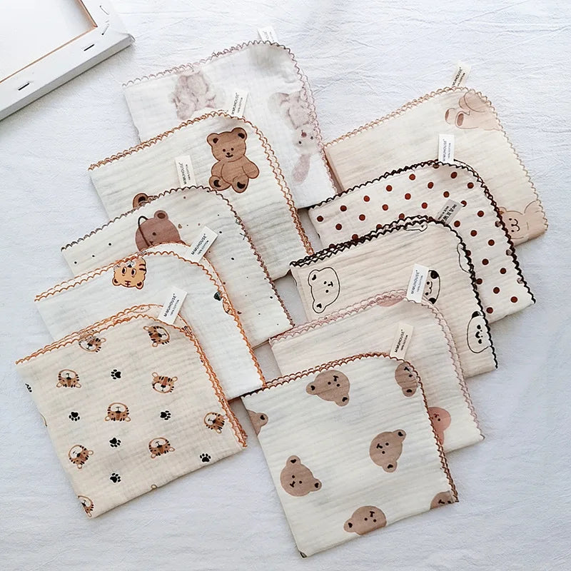 Serviette bébé en coton doux et bavoir en mousseline