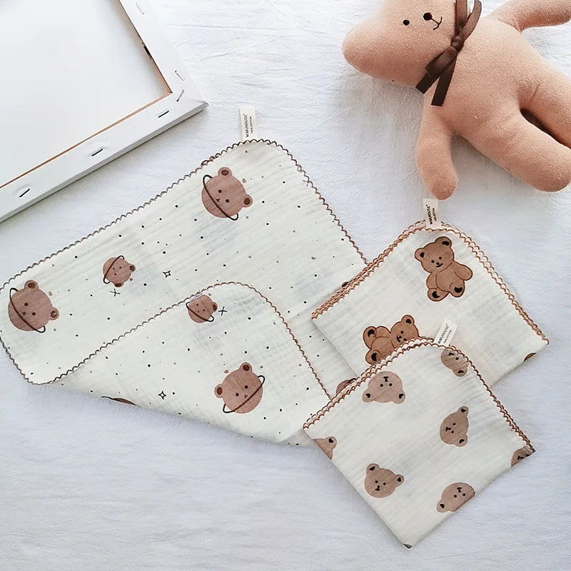 Serviette bébé en coton doux et bavoir en mousseline