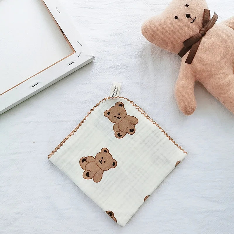 Serviette bébé en coton doux et bavoir en mousseline