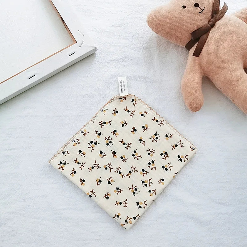 Serviette bébé en coton doux et bavoir en mousseline