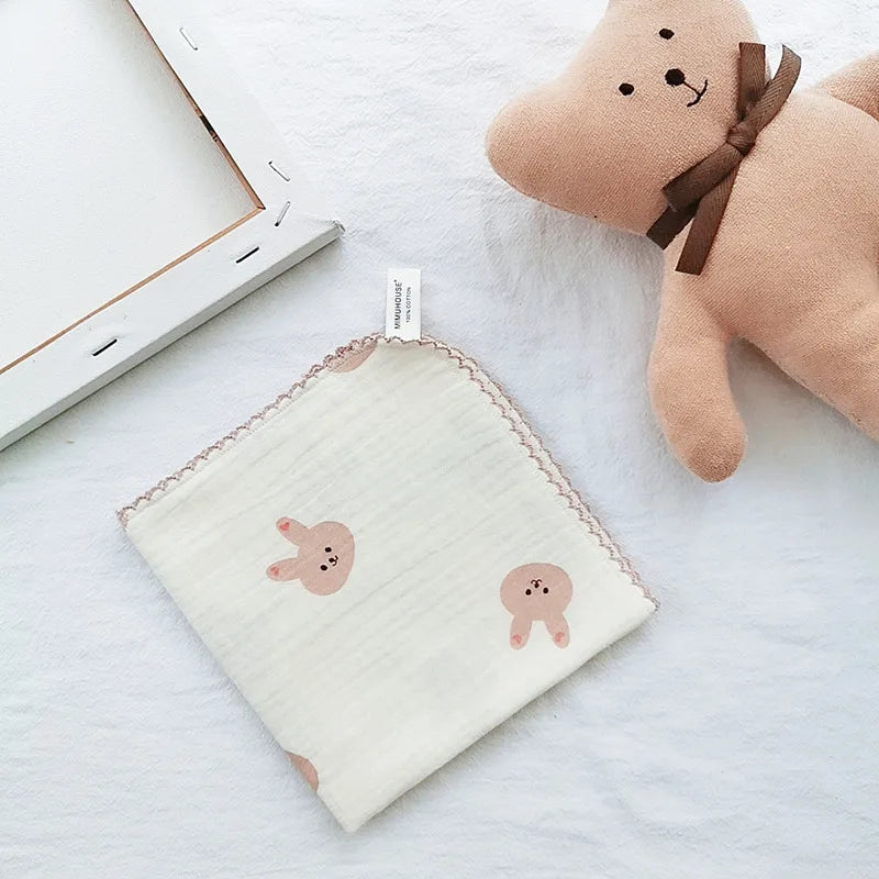 Serviette bébé en coton doux et bavoir en mousseline