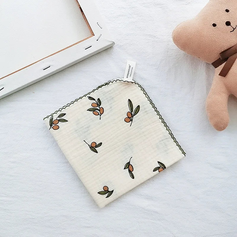 Serviette bébé en coton doux et bavoir en mousseline